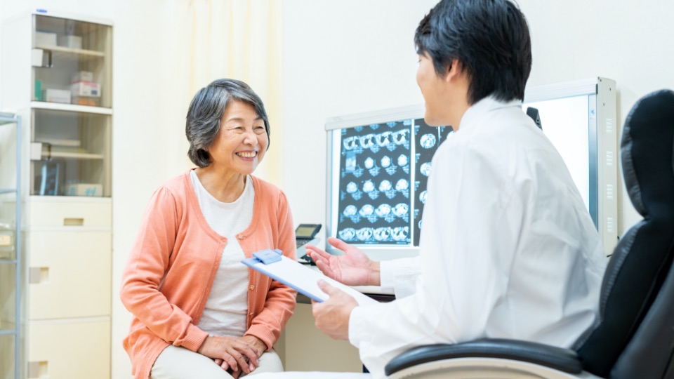 医師と相談するイメージ